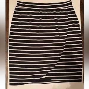 Tommy Bahama Portside Stripe Short Skirt Women’s Small Black White NWOT